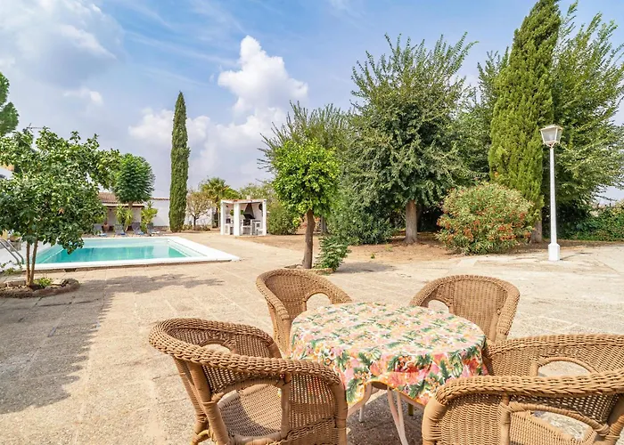 Gorgeous Home In Sevilla With Kitchen